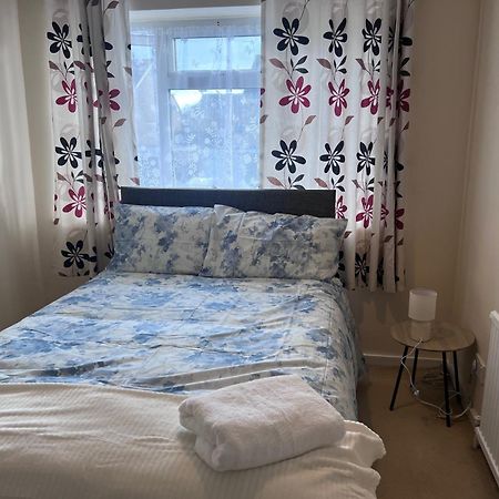 Newport Pagnel Guest House Newport Pagnell Bagian luar foto